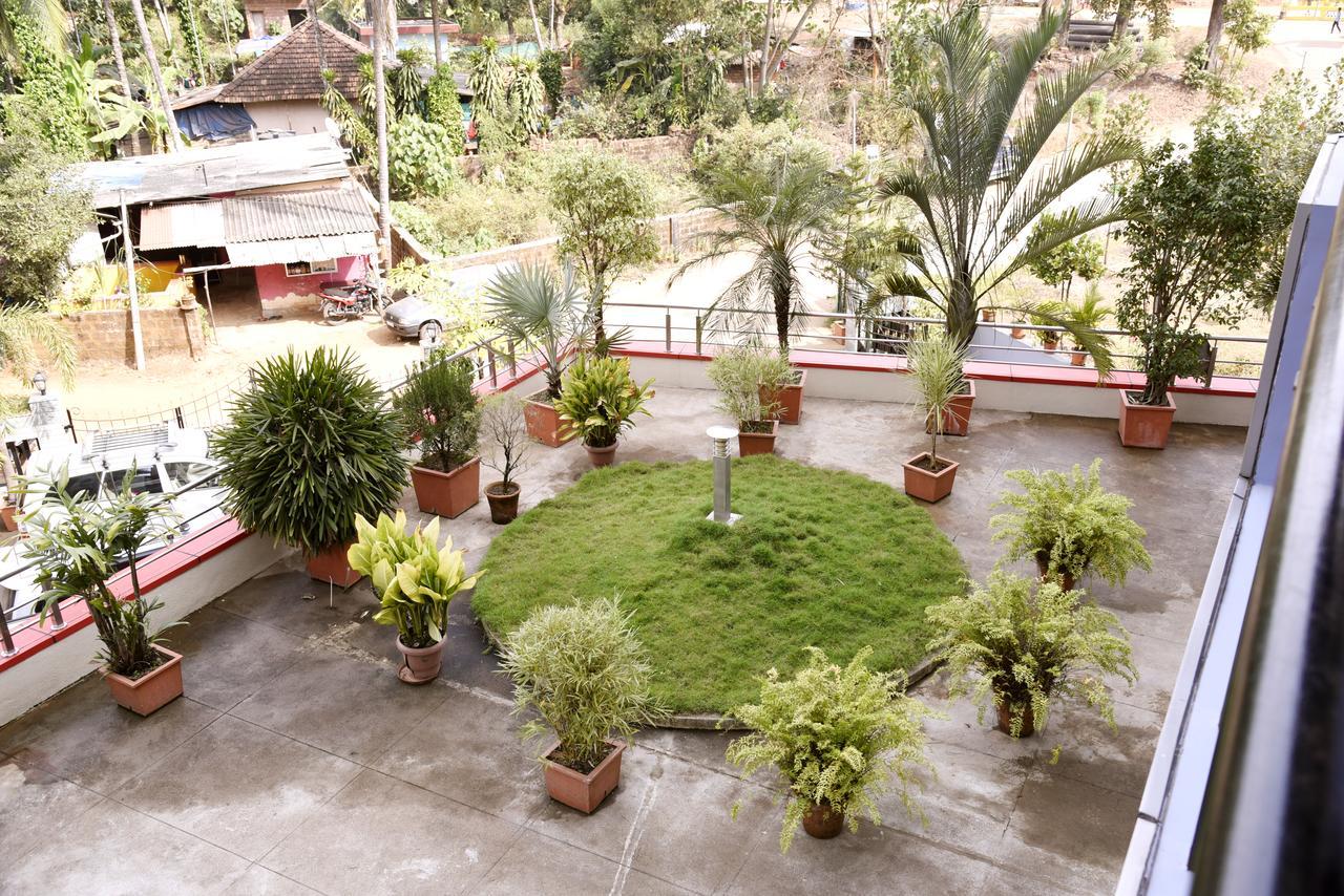 Отель Slr Residency Subrahmanya Экстерьер фото