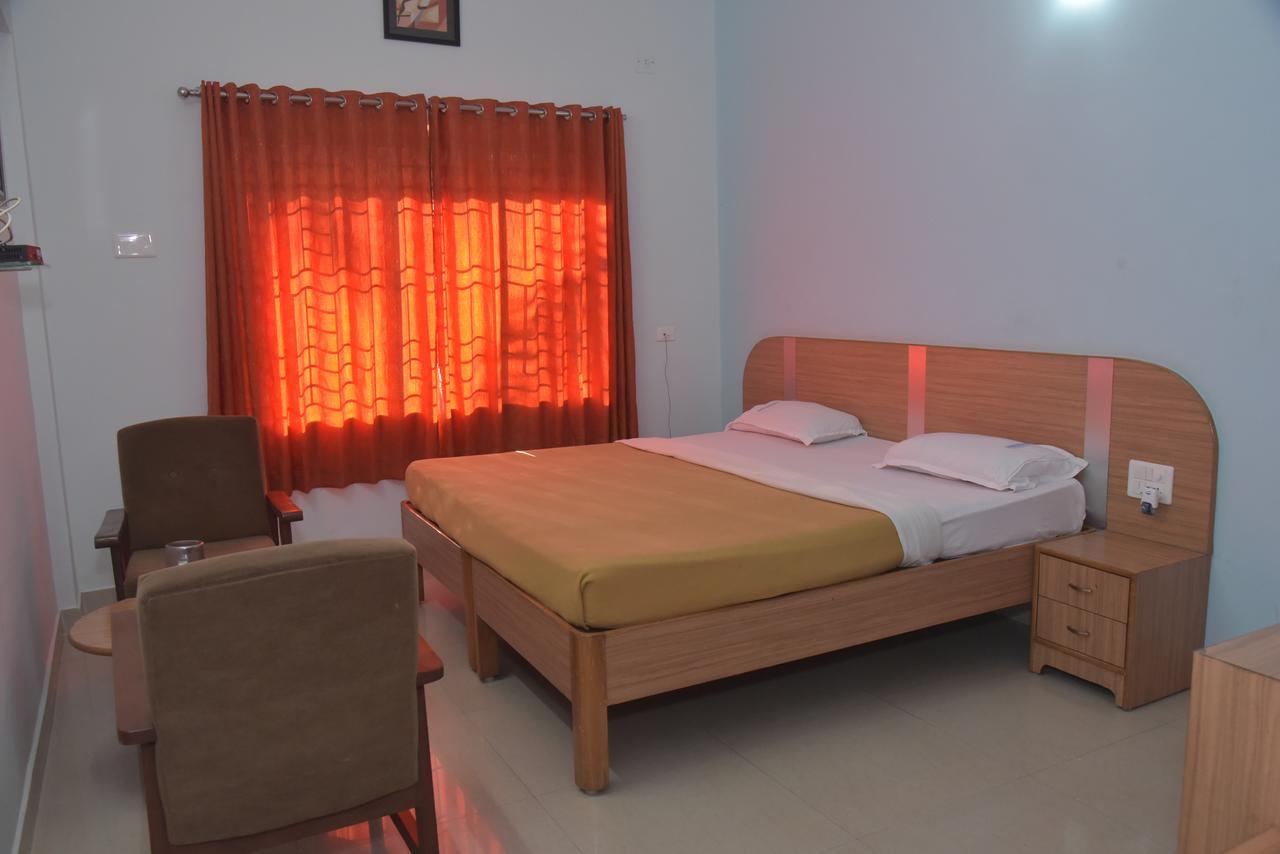 Отель Slr Residency Subrahmanya Экстерьер фото