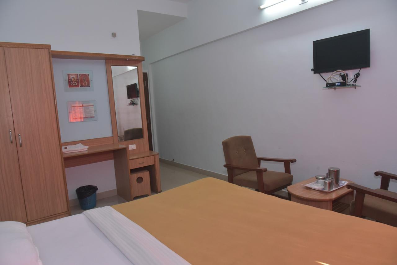 Отель Slr Residency Subrahmanya Экстерьер фото