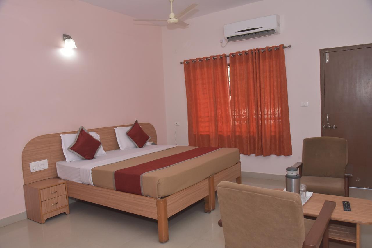 Отель Slr Residency Subrahmanya Экстерьер фото